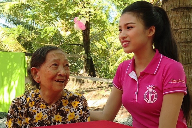 Nguyễn Thị Thành nghẹn lời khi chia sẻ về hoàn cảnh đặc biệt của gia đình