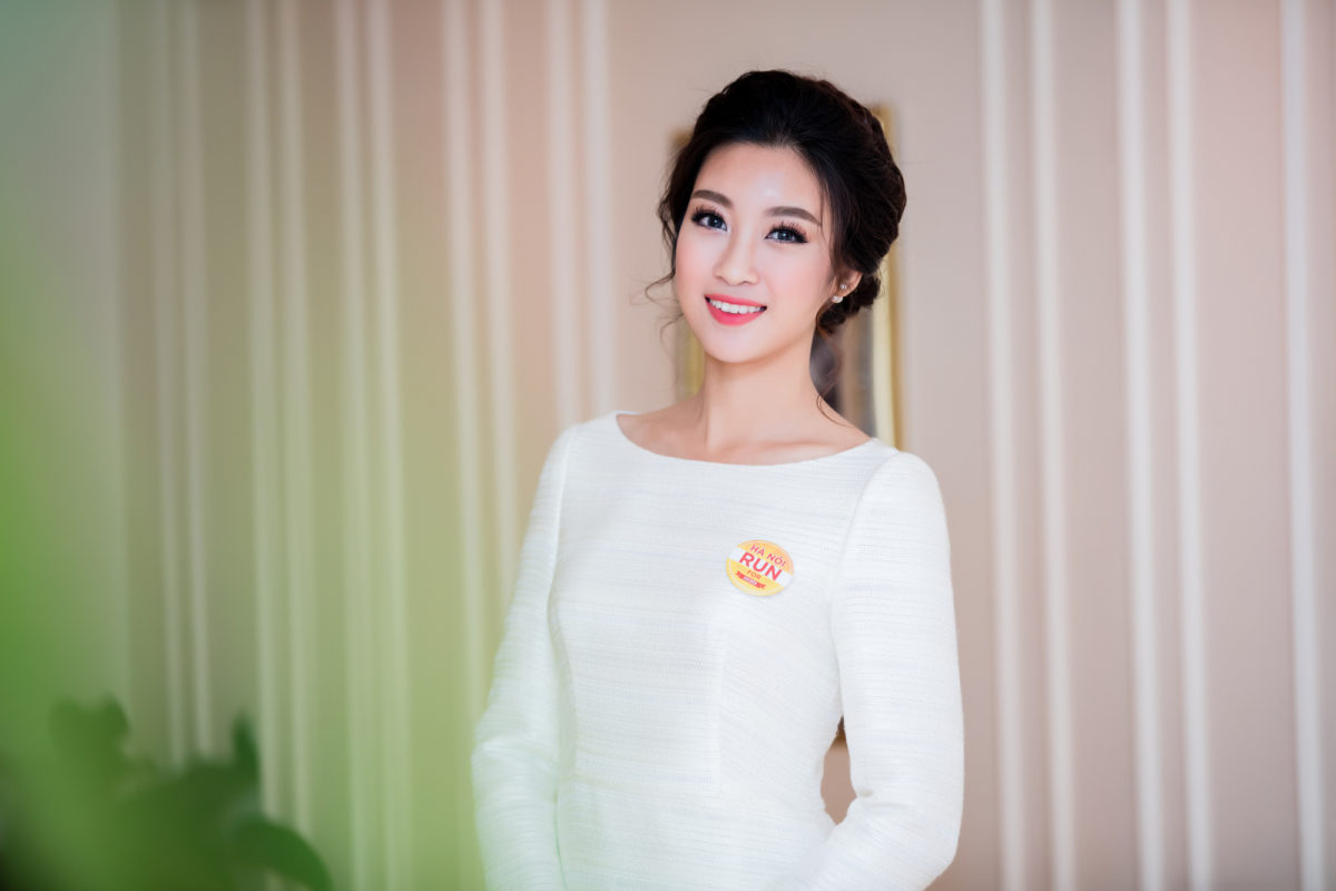 Hoa hậu Mỹ Linh tham dự họp báo Chạy bộ vì trẻ em Hà Nội