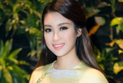 Hoa hậu Mỹ Linh diện áo dài họa tiết tri ân ngày Nhà giáo Việt Nam