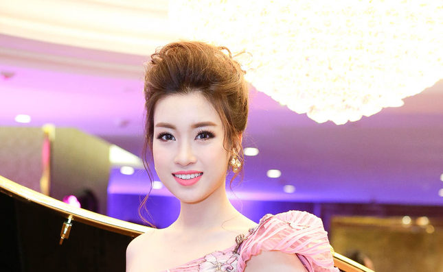 Hoa hậu Đỗ Mỹ Linh ngày càng quyến rũ, vợ chồng Đăng Khôi hạnh phúc dự sự kiện