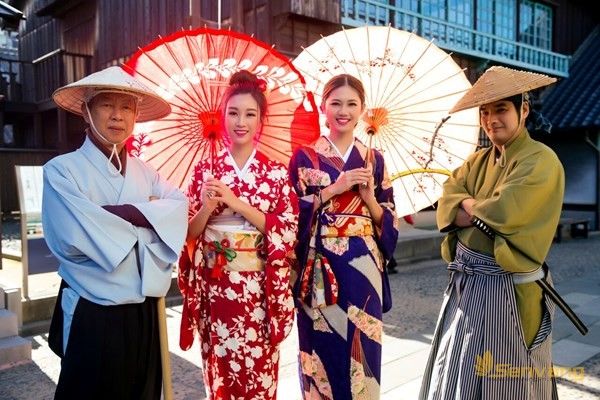 Mỹ Linh – Thanh Tú diện áo dài giữa mùa đông Nhật Bản