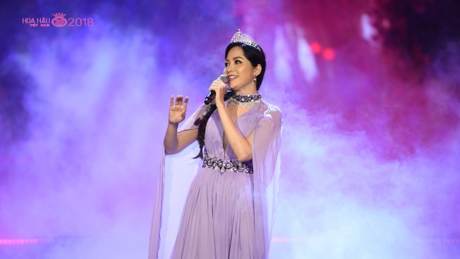 Hoa hậu Thiên Nga – đẹp, buồn, day dứt trong ca khúc “Còn tuổi nào cho em”