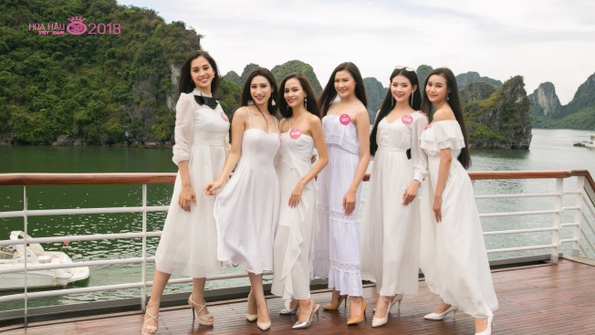Thí sinh Hoa hậu Việt Nam khoe dáng trên du thuyền 5 sao giữa biển trời Hạ Long