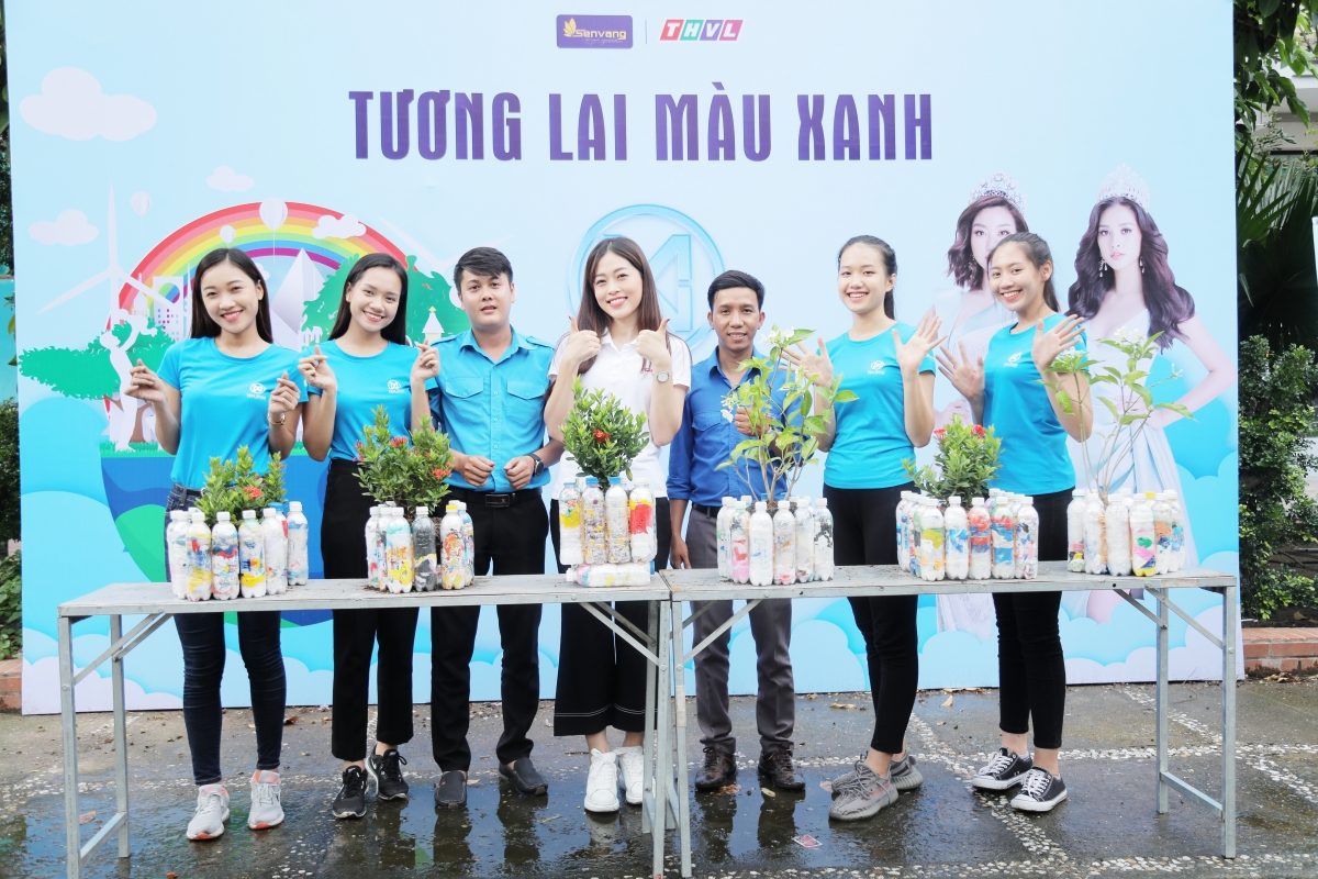 Á hậu Bùi Phương Nga cùng dàn thí sinh Miss World Việt Nam hành động bảo vệ môi trường