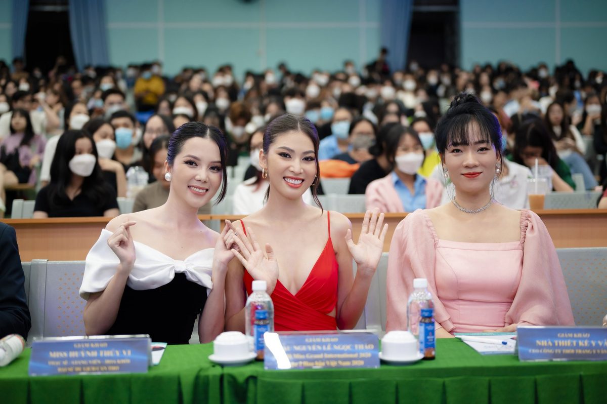 Á hậu Ngọc Thảo chấm thi hoa khôi, tìm ứng cử viên tranh vương miện tại Hoa hậu Việt Nam