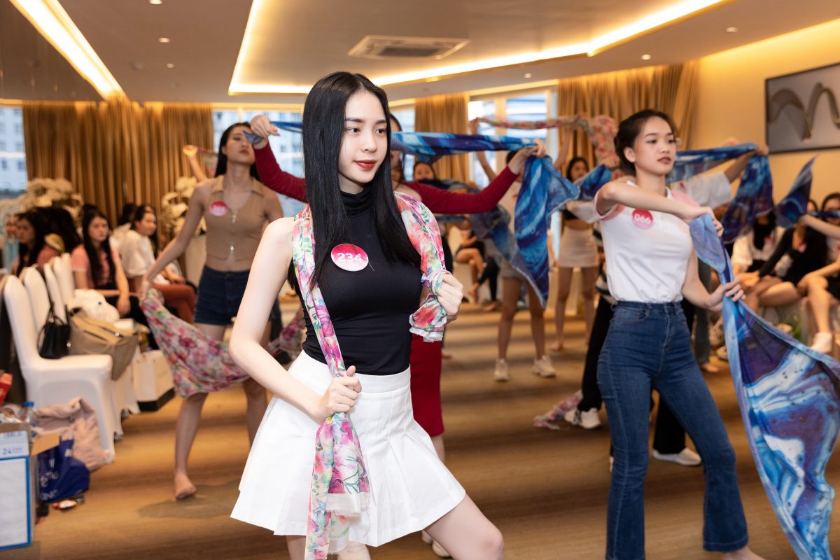Trước thềm Chung kết Hoa hậu Việt Nam 2022, top 35 cô gái ráo riết tập luyện để tìm kiếm cơ hội tỏa sáng